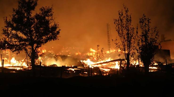 Kastamonu’da korkutan yangın: 10 ev, 1 cami yandı
